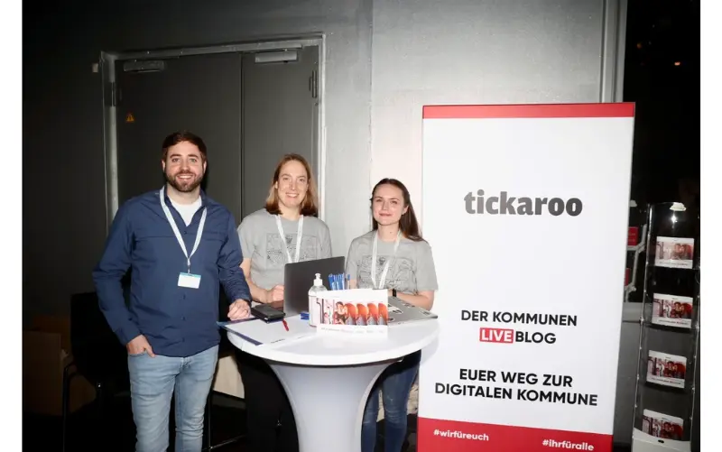 Team Tickaroo mit dem Kommunen Live Blog beim Jahrestreffen des Netzwerk Junge Bürgermeister*innen 2021. (Von links nach rechts) Oliver Schittenhelm, Daniela Kroener und Anastasia Laikam