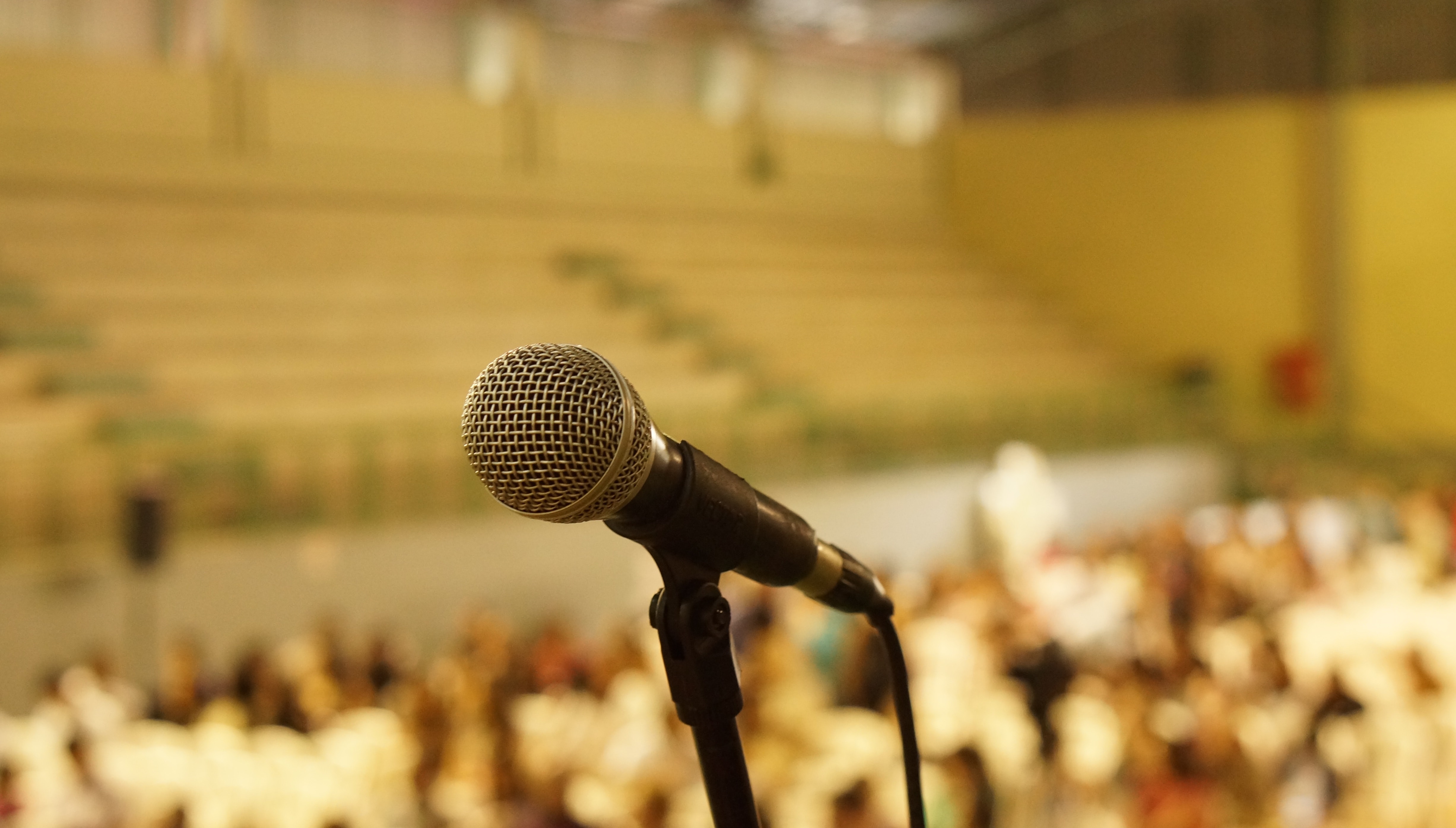 microphone at a conference which is being live blogged by event organizers